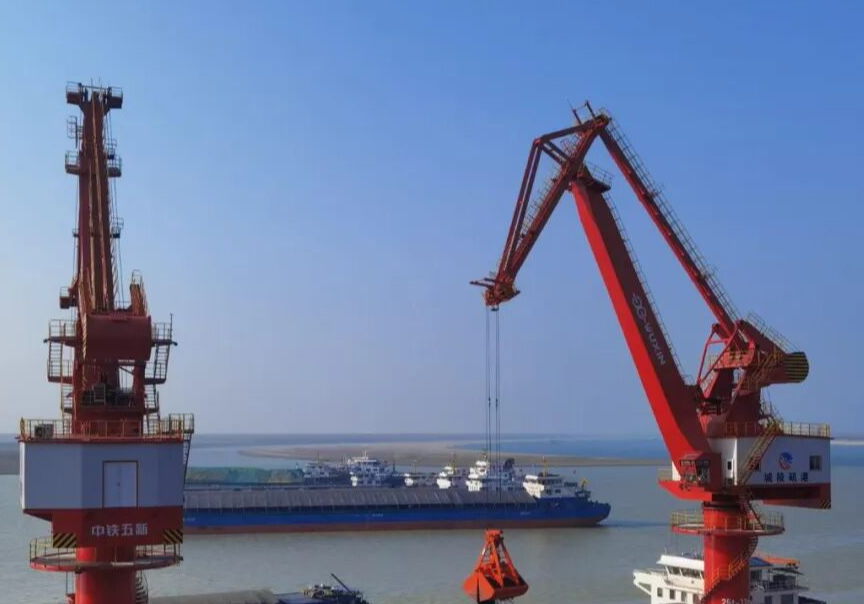 临港高新区：岳阳城港公司11# 码头改造工程完成设备重载调试
