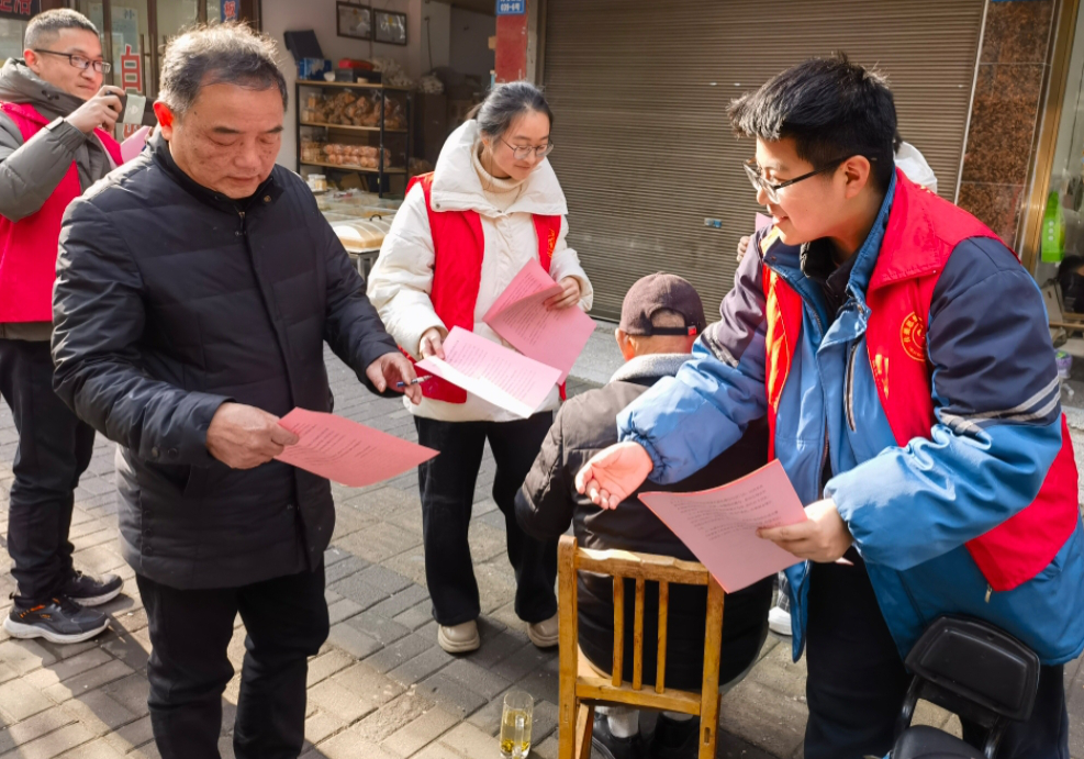 守护平安年 章华镇广厦社区学子志愿参与“禁燃禁放”宣传