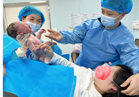 新春启序  守伴新生 ——岳阳市妇幼保健院迎接“马年宝宝”平安降生