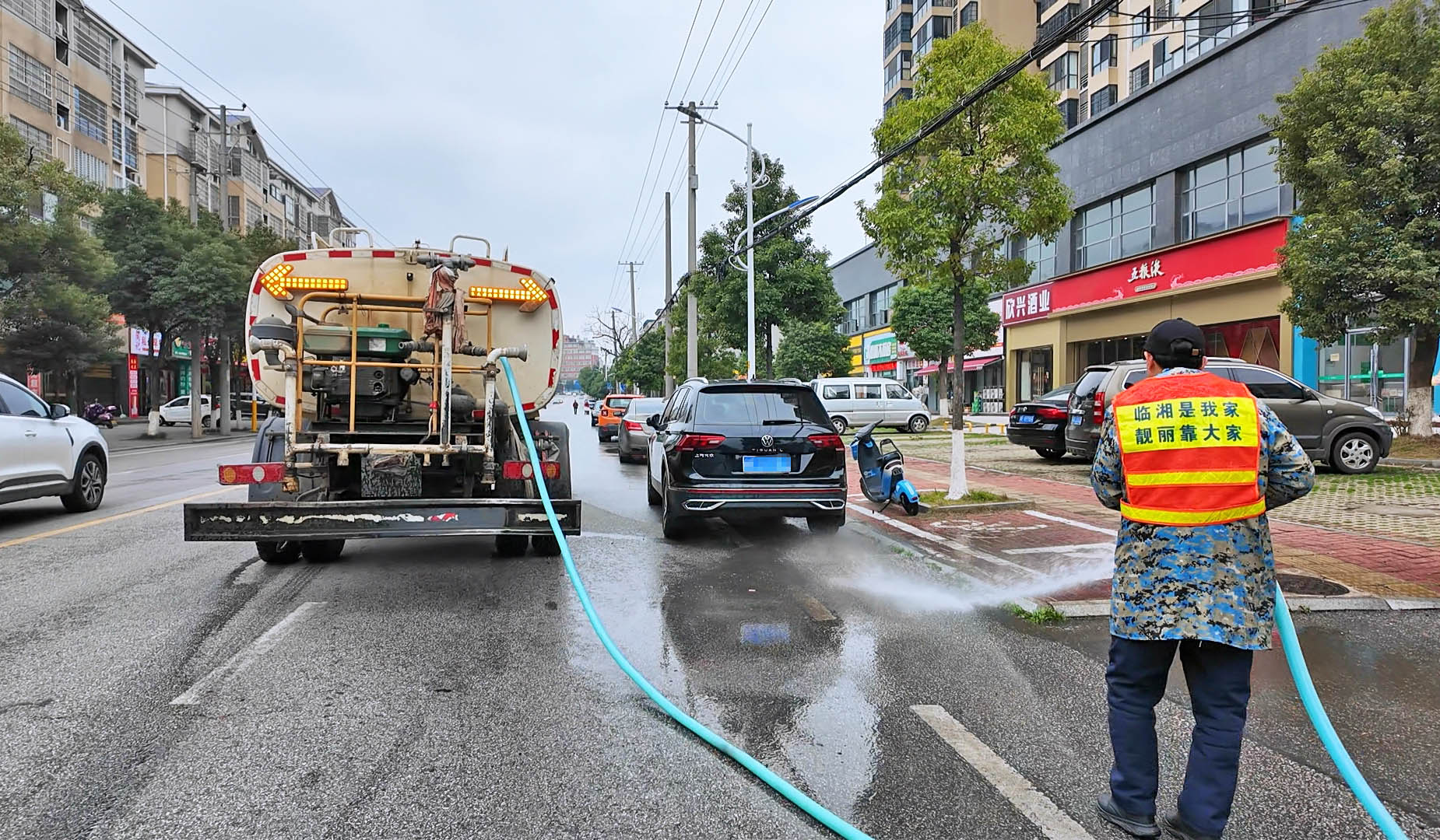 0225 市环卫中心:春节“不打烊” 守护城市洁净.jpg 0225 市环卫中心:春节“不打烊” 守护城市洁净.jpg