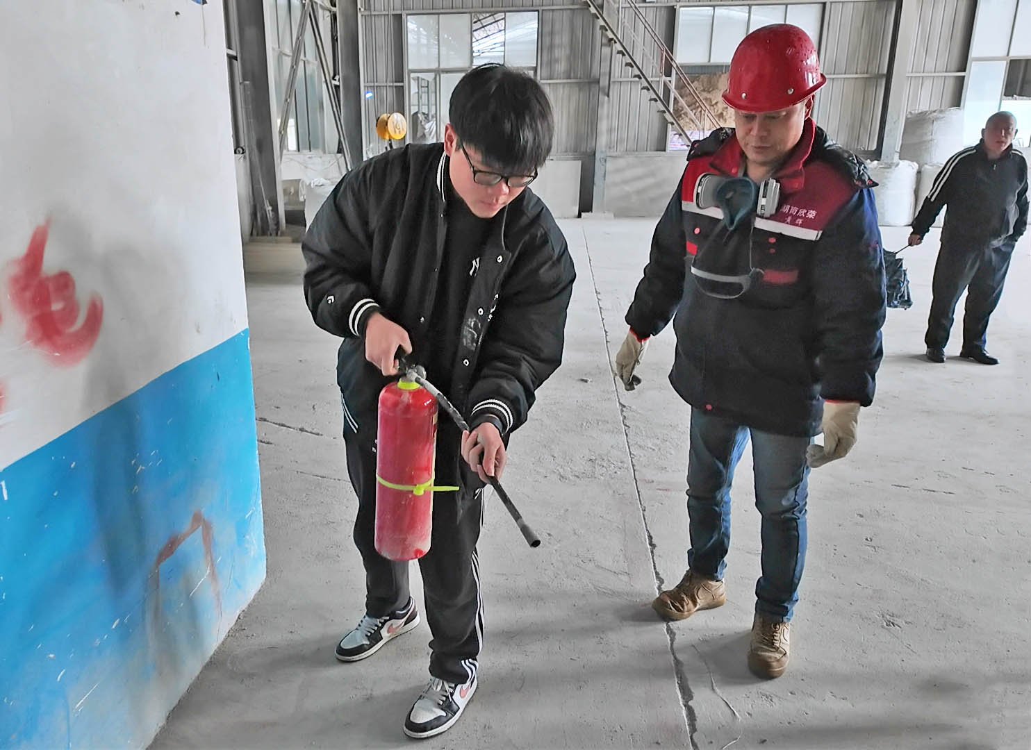 0227 忠防镇:开展复工复产“安全第一课” 筑牢安全生产防线2.jpg 0227 忠防镇:开展复工复产“安全第一课” 筑牢安全生产防线2.jpg