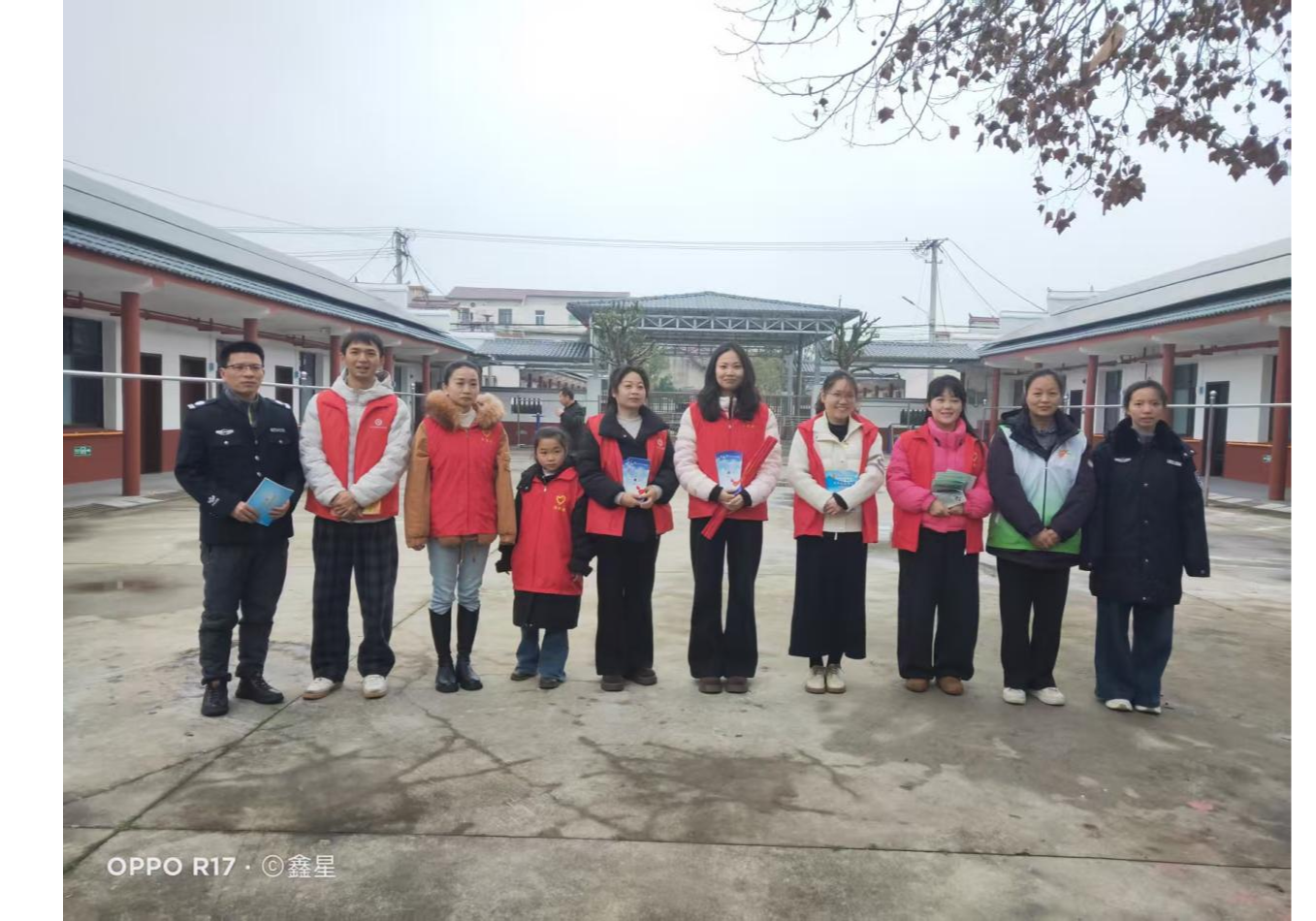 法治春风暖夕阳 河市镇司法所开展“3·5” 学雷锋暨“送法下乡”普法宣传活动