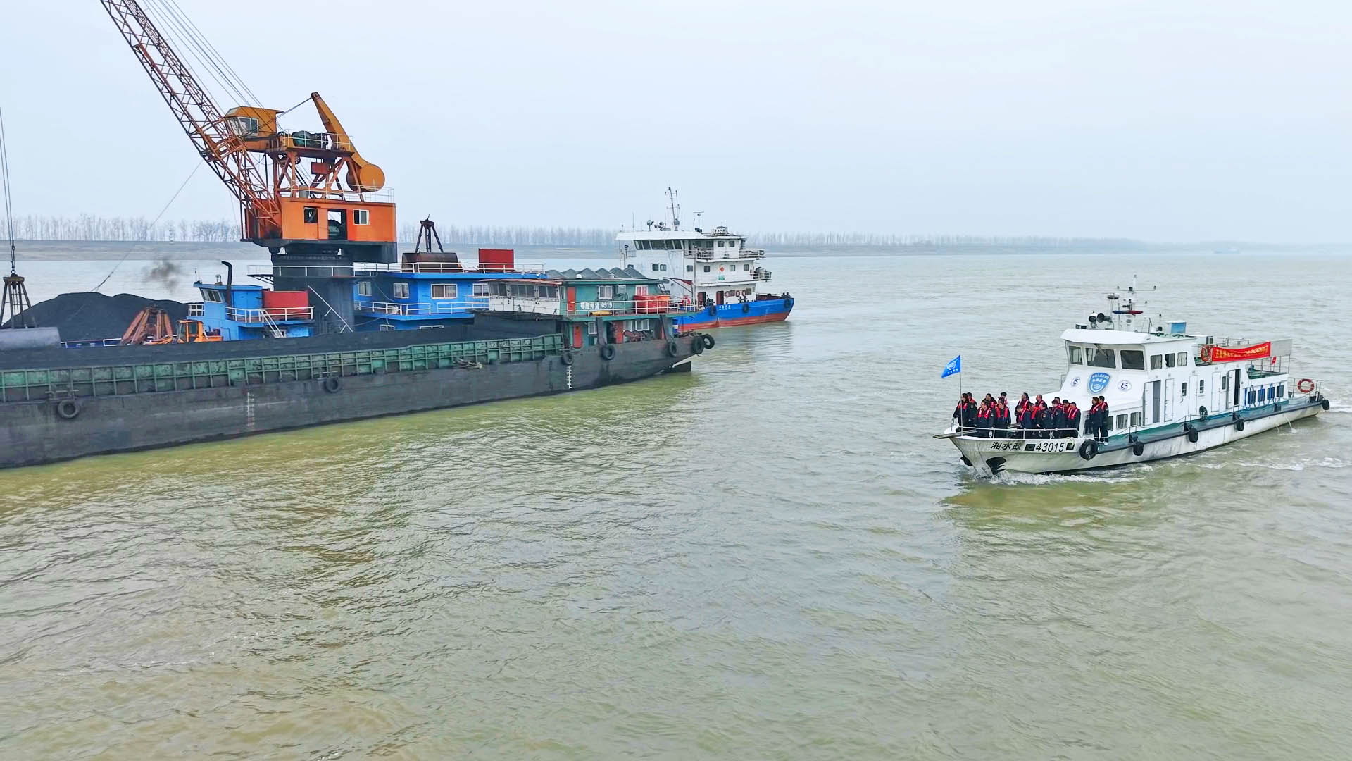 0302 市水利局开展长江保护法实施五周年联合执法普法巡江活动2.jpg