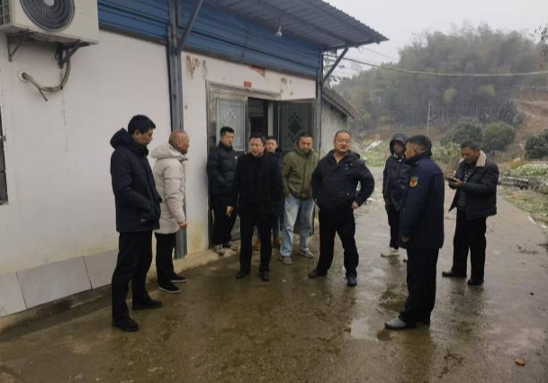 临湘市：严厉打击违规治丧 依法拆除违法建设