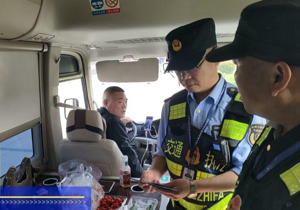 岳阳“打非治违”市县联合执法 3小时查获违规车辆10台