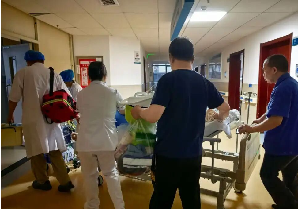 生死竞速——岳阳市人民医院成功救治一例极危重急性心肌炎患者