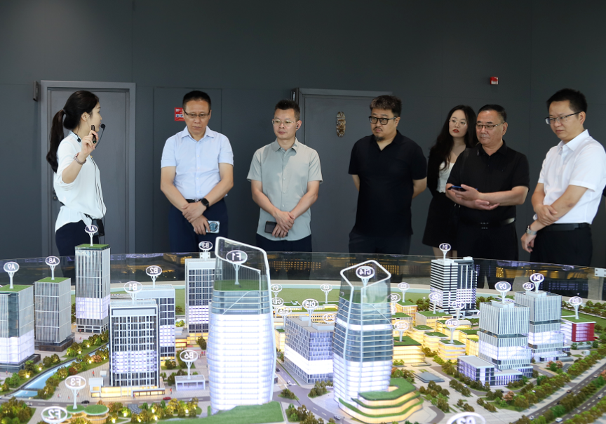 上海湘商（长三角）产业联盟一行来临港高新区考察交流