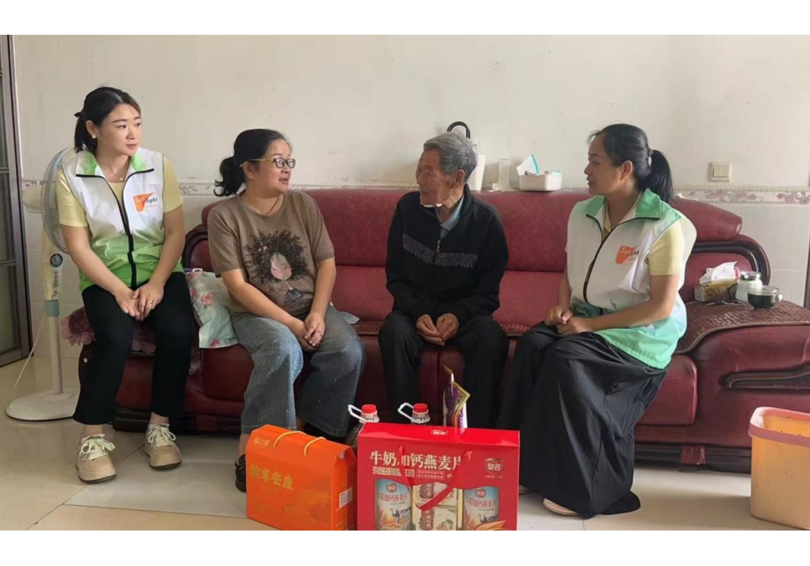 河市镇：高温走访送清凉 安全守护进家门